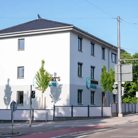 Henrys Sleeping am Augsburger Eiskanal-3